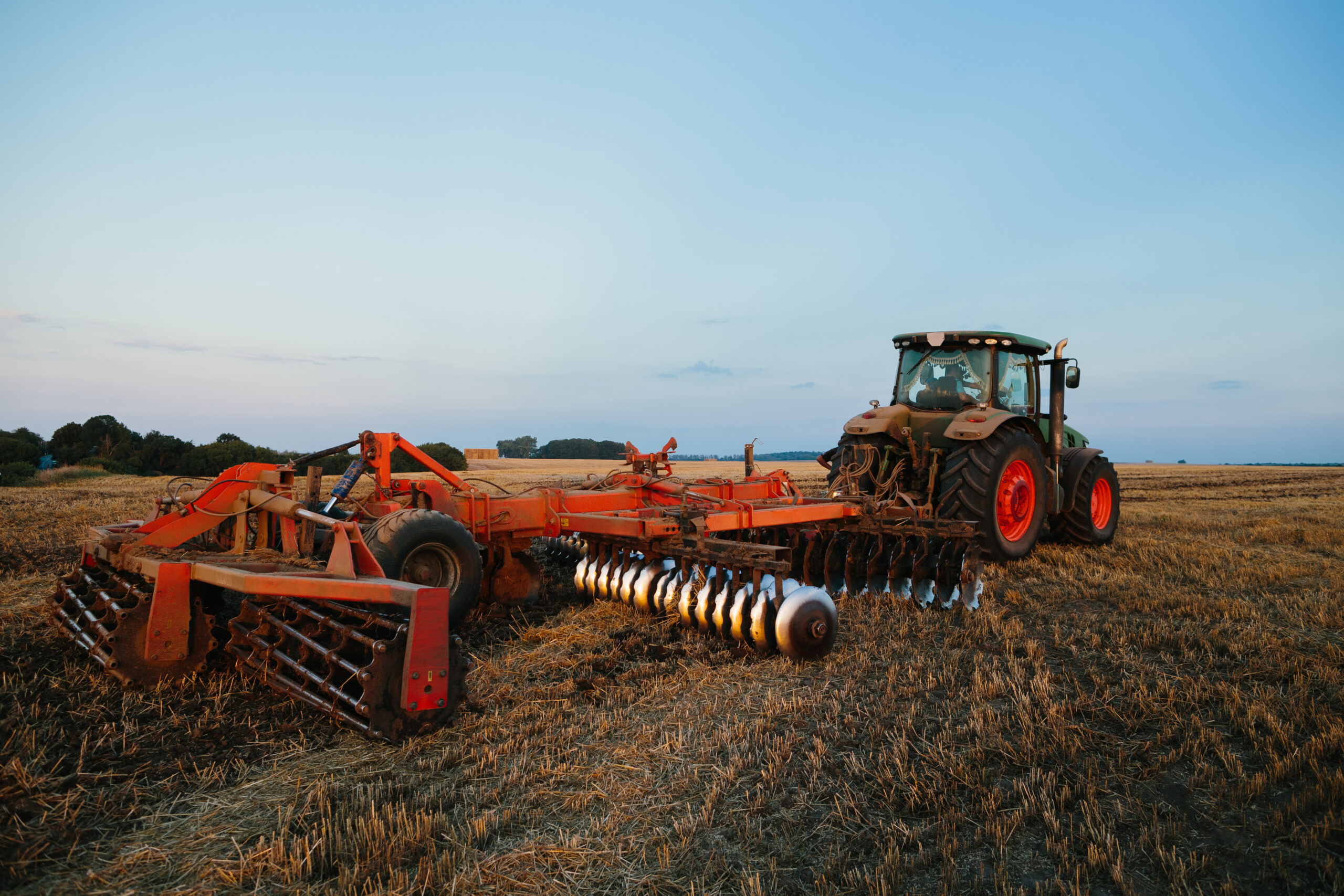 Spun Metal in Agricultural Equipment: Wear-Resistant Hoppers, Chutes, and Guards